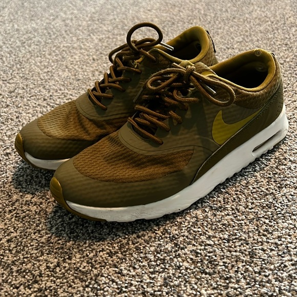 Women’s Nike Air Max Thea - Picture 1 of 9
